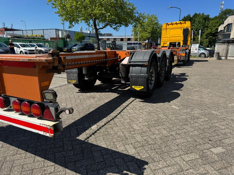 Broshuis MFCC container chassis Multi functioneel 2x 20 1x 30 1x 40 1x 45 saf assen uitschuifbaar tot 14,40 - Chassis semi-trailer: picture 3 Broshuis MFCC container chassis Multi functioneel 2x 20 1x 30 1x 40 1x 45 saf assen uitschuifbaar tot 14,40 - Chassis semi-trailer: picture 3
