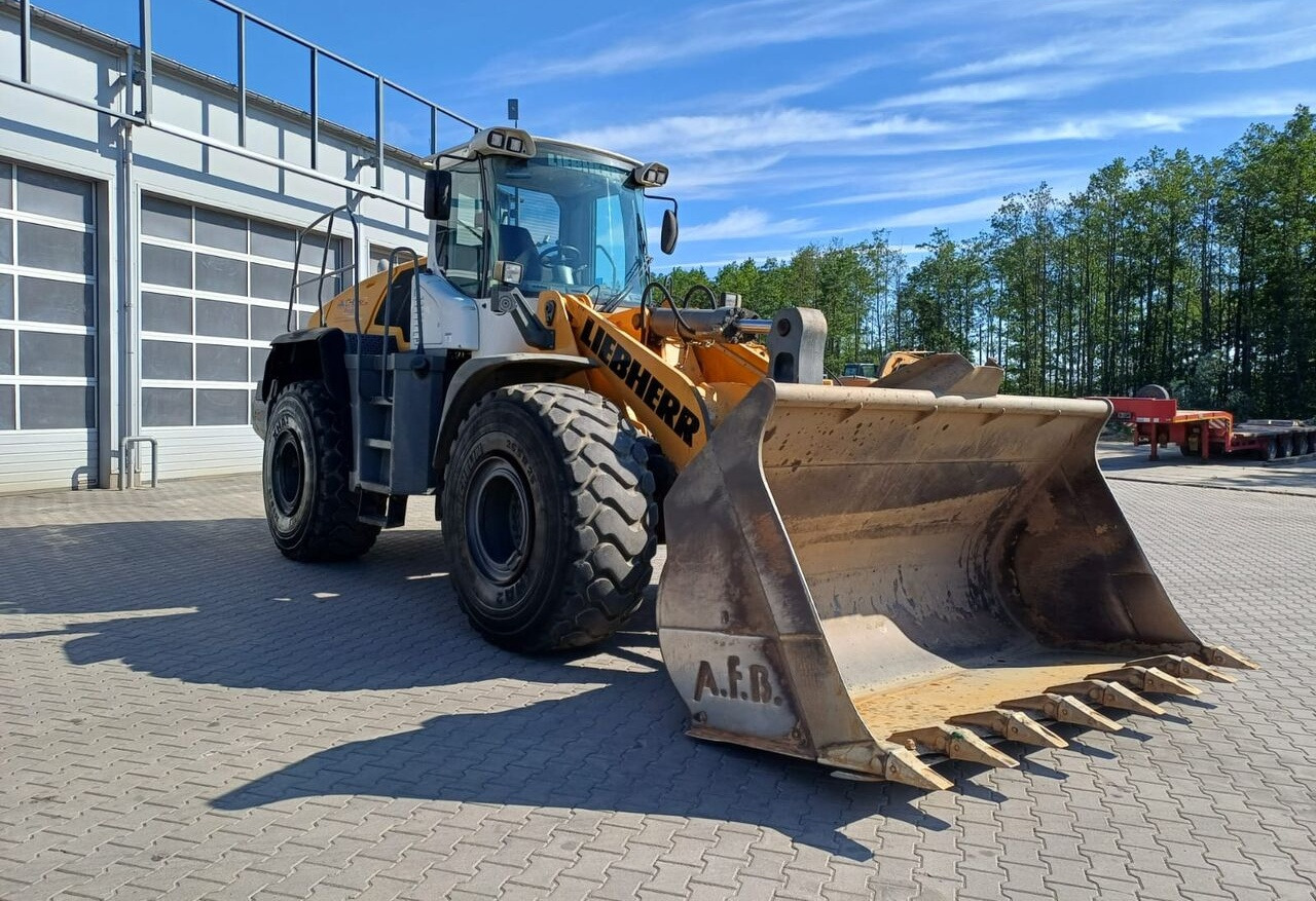Liebherr L 566 - Wheel loader: picture 2 Liebherr L 566 - Wheel loader: picture 2
