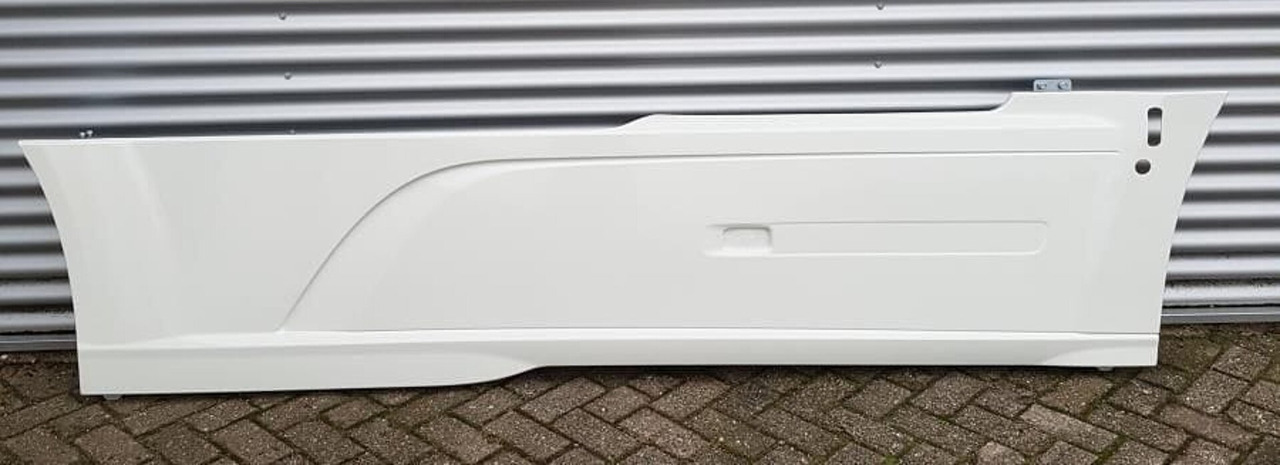 000039A DAF XF 106 / CF euro 6 WB3800 (zijskirts) Alleen Primer - Bumper for Truck: picture 2 000039A DAF XF 106 / CF euro 6 WB3800 (zijskirts) Alleen Primer - Bumper for Truck: picture 2
