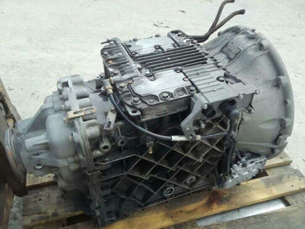 Volvo versnellingsbak AT2512C - Gearbox for Truck: picture 2 Volvo versnellingsbak AT2512C - Gearbox for Truck: picture 2