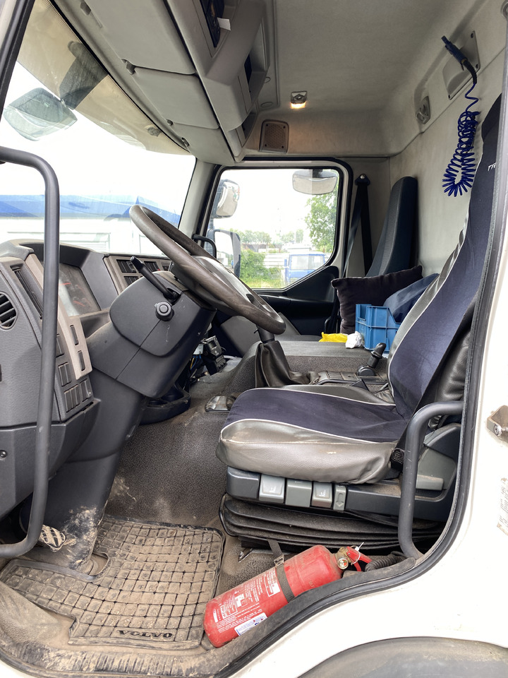 VOLVO FE - Refrigerator truck: picture 4 VOLVO FE - Refrigerator truck: picture 4