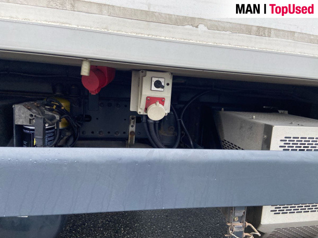 MAN TGS 26.320 6X2-4 LL Carrier - Refrigerator truck: picture 3 MAN TGS 26.320 6X2-4 LL Carrier - Refrigerator truck: picture 3