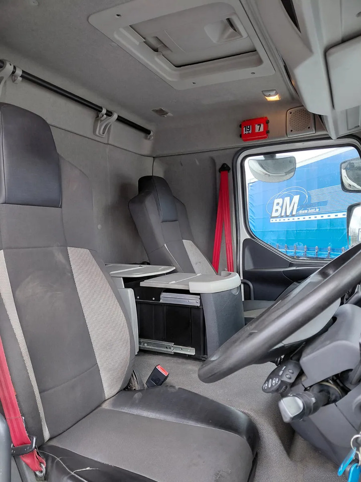 2015 D 18 Wide Curtainsider - Curtainsider truck: picture 2 2015 D 18 Wide Curtainsider - Curtainsider truck: picture 2