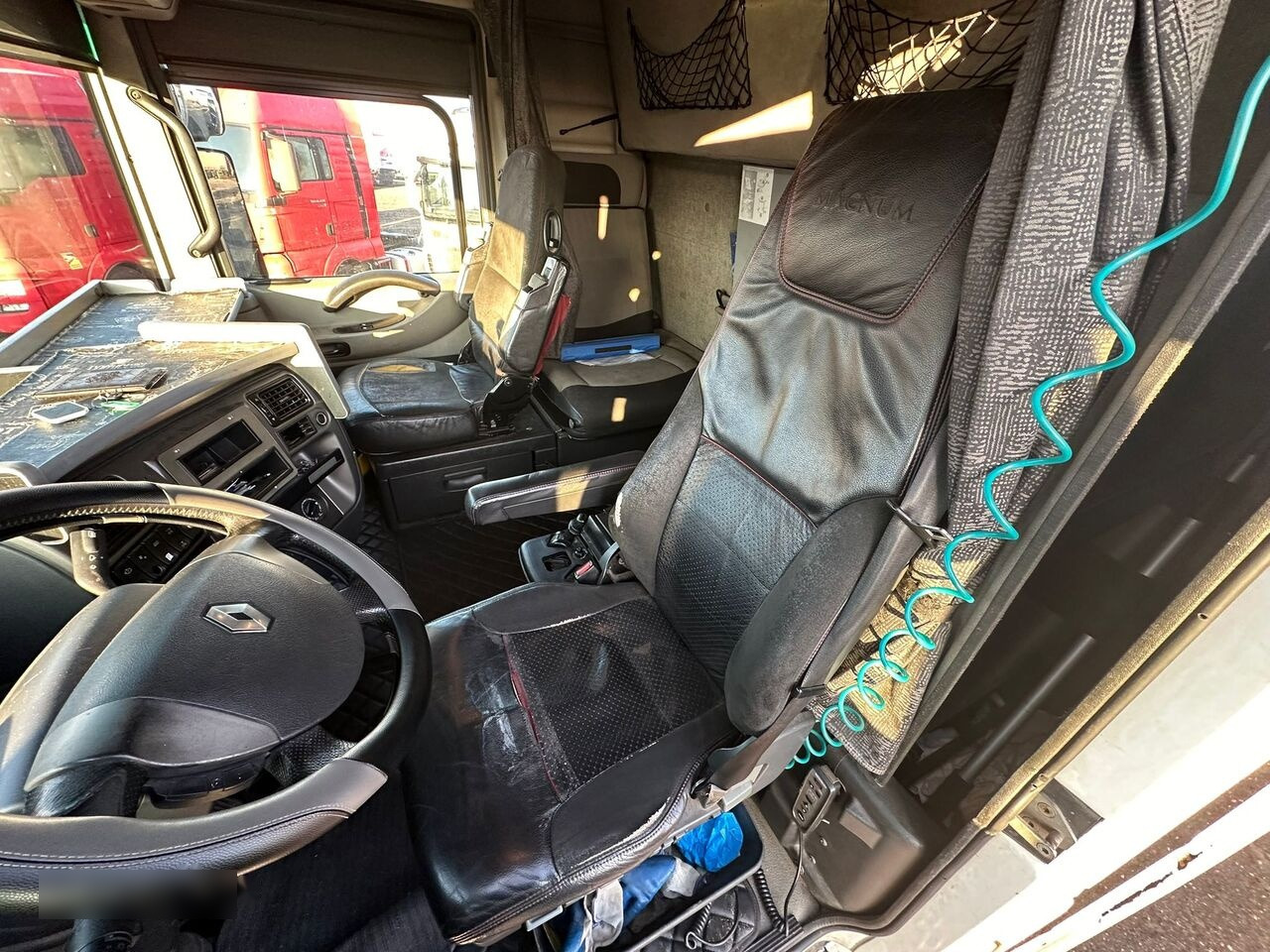 Refrigerator truck Renault Magnum 500: picture 11