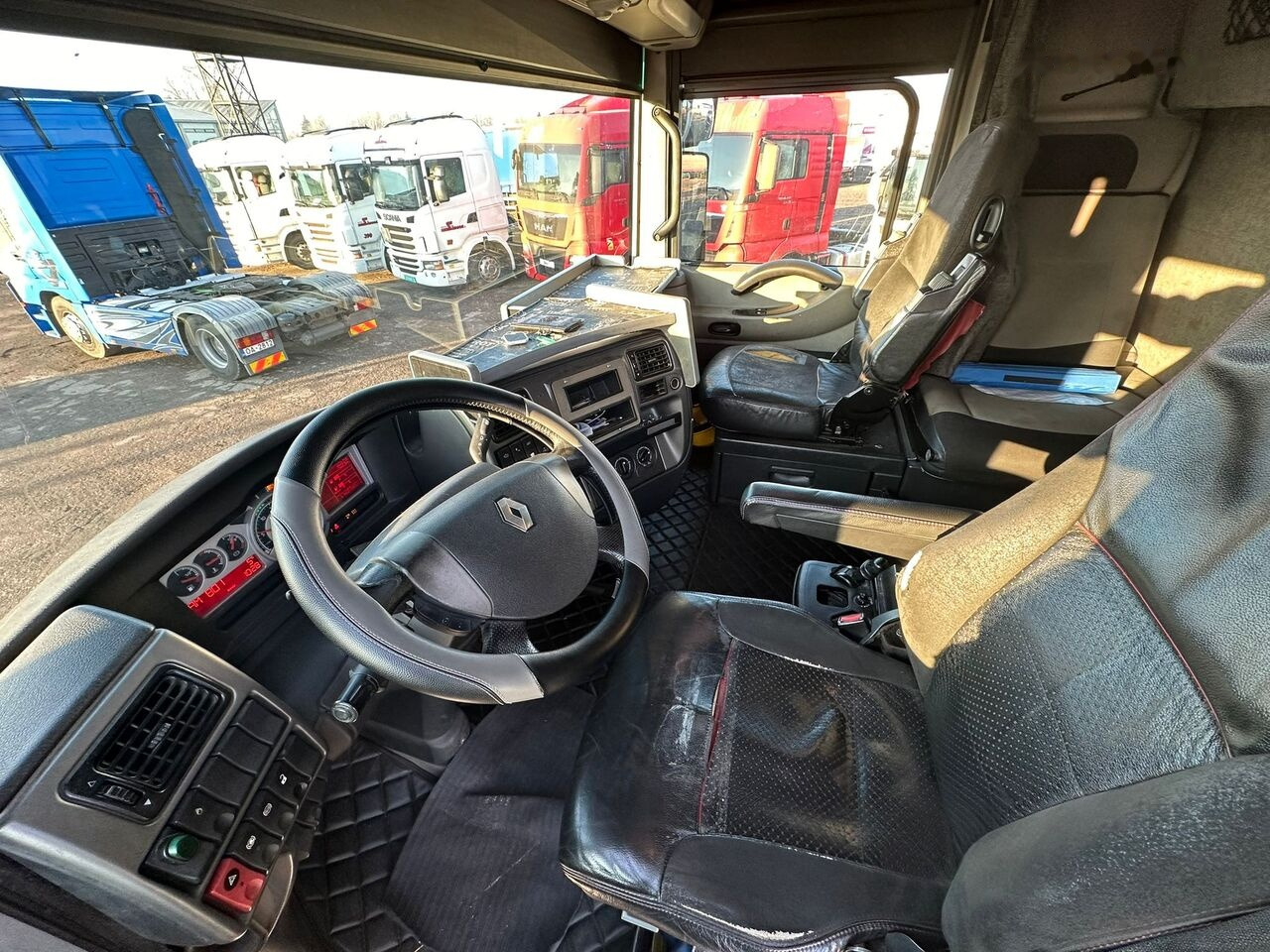 Refrigerator truck Renault Magnum 500: picture 9