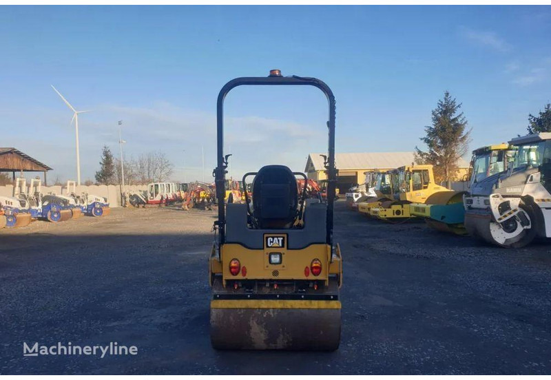Caterpillar CB 24B road roller - Roller: picture 5 Caterpillar CB 24B road roller - Roller: picture 5