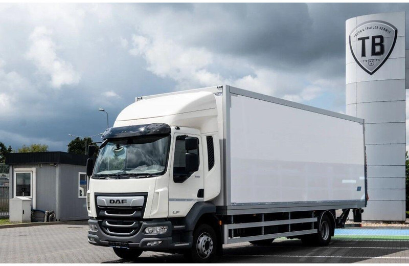 DAF LF 260 Koffer + Tail Lift - Box truck: picture 1 DAF LF 260 Koffer + Tail Lift - Box truck: picture 1