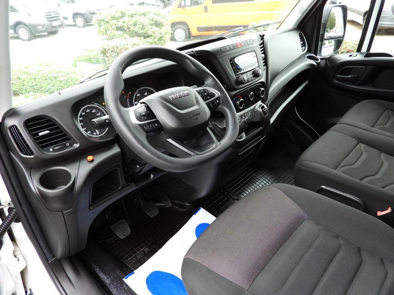 Iveco DAILY 35S18 - Curtain side van: picture 2 Iveco DAILY 35S18 - Curtain side van: picture 2