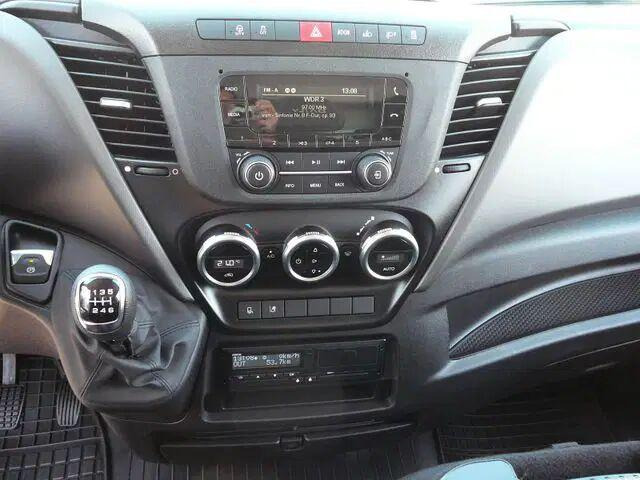 Iveco Daily 70C18 - Koffer+tail lift on lease Iveco Daily 70C18 - Koffer+tail lift: picture 19 Iveco Daily 70C18 - Koffer+tail lift on lease Iveco Daily 70C18 - Koffer+tail lift: picture 19