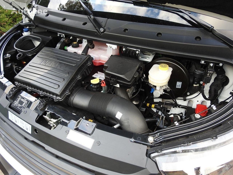 Refrigerator truck Iveco Daily: picture 15