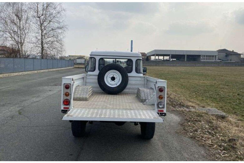 Land Rover Defender 110 - 2.2 Td4 4x4 Platós - Flatbed van: picture 4 Land Rover Defender 110 - 2.2 Td4 4x4 Platós - Flatbed van: picture 4