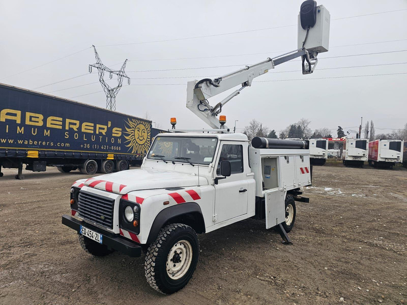 Land Rover Defender 120 4x4 - MOVEX Lifting Basket 10,5m - Truck mounted aerial platform: picture 3 Land Rover Defender 120 4x4 - MOVEX Lifting Basket 10,5m - Truck mounted aerial platform: picture 3