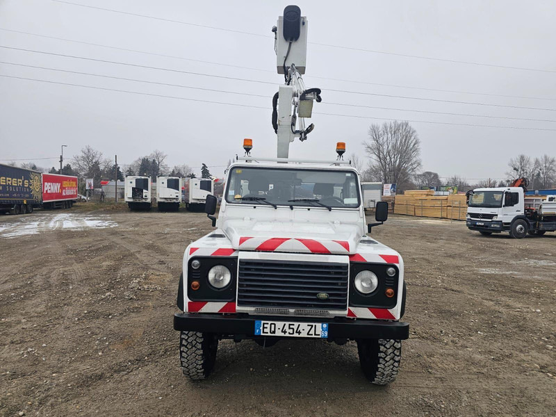 Land Rover Defender 120 4x4 - MOVEX Lifting Basket 10,5m - Truck mounted aerial platform: picture 2 Land Rover Defender 120 4x4 - MOVEX Lifting Basket 10,5m - Truck mounted aerial platform: picture 2