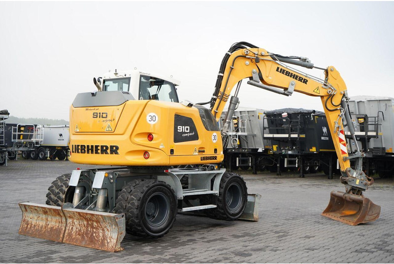 Liebherr 910 COMPACT LITRONIC  / KOPARKA KOŁOWA / KLIMATYZACJA / KAMERA - Wheel excavator: picture 4 Liebherr 910 COMPACT LITRONIC  / KOPARKA KOŁOWA / KLIMATYZACJA / KAMERA - Wheel excavator: picture 4