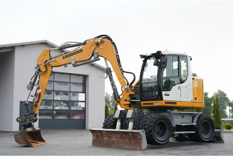 Liebherr 910 COMPACT LITRONIC  / KOPARKA KOŁOWA / KLIMATYZACJA / KAMERA - Wheel excavator: picture 1 Liebherr 910 COMPACT LITRONIC  / KOPARKA KOŁOWA / KLIMATYZACJA / KAMERA - Wheel excavator: picture 1