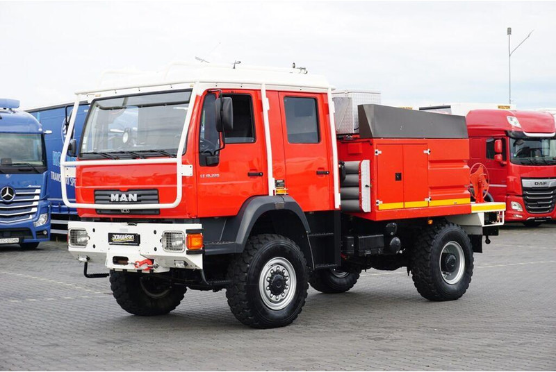 MAN / LE 220 / 4 X 4 / DOKA / STRAŻ POZARNA - Fire truck: picture 1 MAN / LE 220 / 4 X 4 / DOKA / STRAŻ POZARNA - Fire truck: picture 1