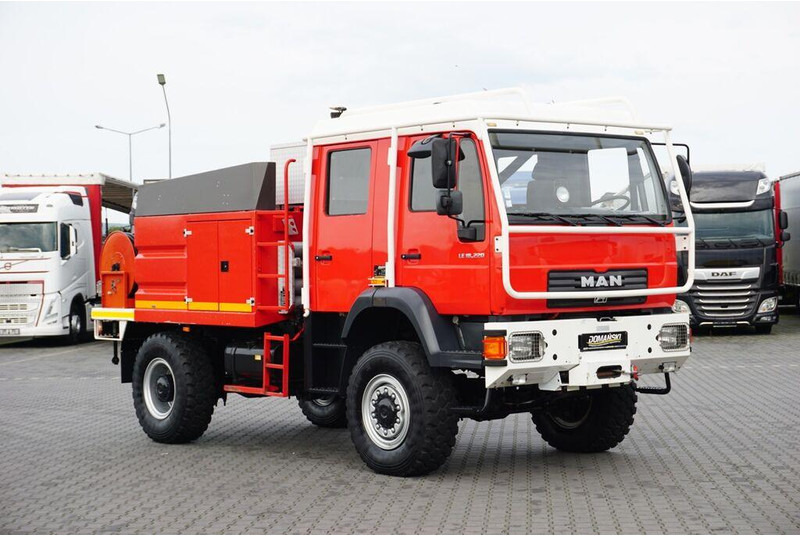 MAN / LE 220 / 4 X 4 / DOKA / STRAŻ POZARNA - Fire truck: picture 2 MAN / LE 220 / 4 X 4 / DOKA / STRAŻ POZARNA - Fire truck: picture 2