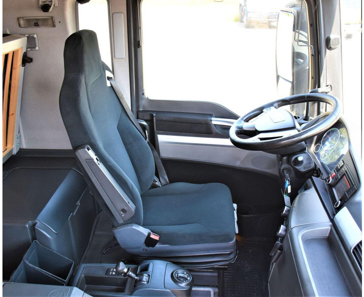 Dropside/ Flatbed truck, Crane truck MAN TGX 26.440: picture 12