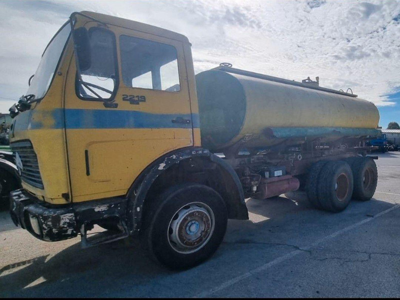 Mercedes-Benz 2219 6x4 Vízszállító Tartálykocsi - Tank truck: picture 3 Mercedes-Benz 2219 6x4 Vízszállító Tartálykocsi - Tank truck: picture 3