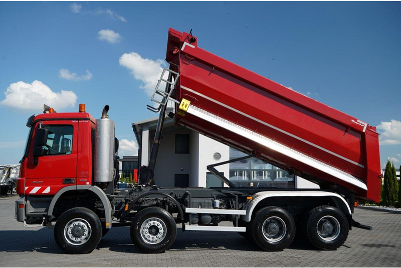 Mercedes-Benz ACTROS 4141 / 8X6 / WYWROTKA TYLNOZSYPOWA / MEILLER KIPPER 5.3M - Tipper: picture 3 Mercedes-Benz ACTROS 4141 / 8X6 / WYWROTKA TYLNOZSYPOWA / MEILLER KIPPER 5.3M - Tipper: picture 3