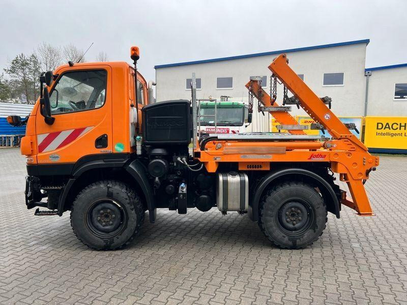 Mercedes-Benz Unimog U 20 4x4 Skip loader - Skip loader truck: picture 4 Mercedes-Benz Unimog U 20 4x4 Skip loader - Skip loader truck: picture 4