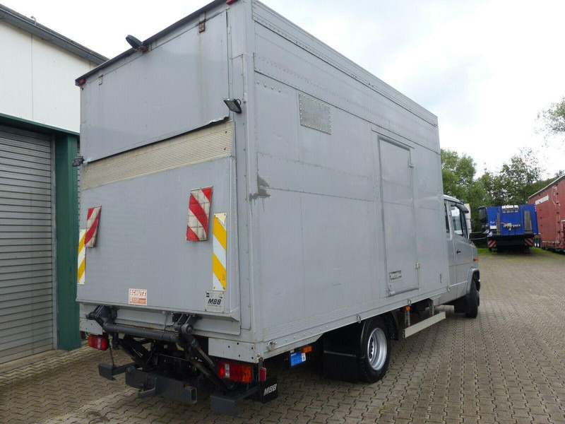 Mercedes-Benz Vario 818 Doka horse transporter + Tail lift - Horse truck: picture 5 Mercedes-Benz Vario 818 Doka horse transporter + Tail lift - Horse truck: picture 5
