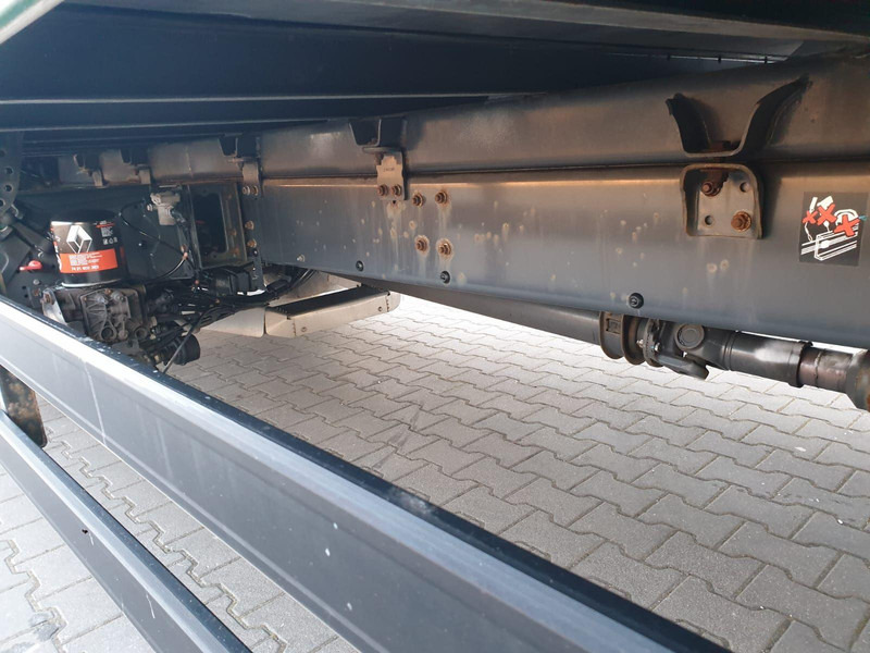 Box truck Renault D 12 DTI 5 240 12T MIDLUM CONTAINER+LIFT: picture 11 Box truck Renault D 12 DTI 5 240 12T MIDLUM CONTAINER+LIFT: picture 11