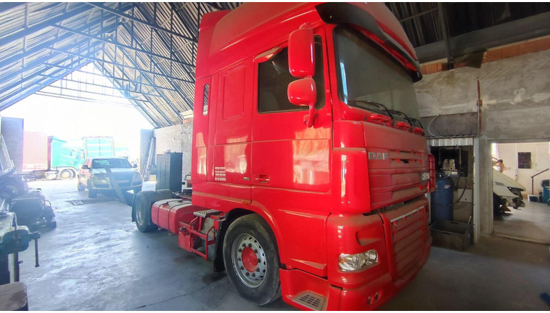 DAF XF 105.460 Lowdeck - MEGA - Tractor unit: picture 4 DAF XF 105.460 Lowdeck - MEGA - Tractor unit: picture 4