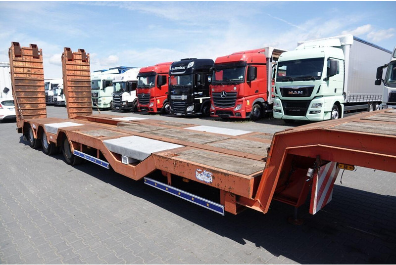 Low loader semi-trailer Trax NACZEPA LAWETA / NISKOPODWOZIE / NAJAZDY HYDRAULICZNE / OŚ SKRĘ: picture 11 Low loader semi-trailer Trax NACZEPA LAWETA / NISKOPODWOZIE / NAJAZDY HYDRAULICZNE / OŚ SKRĘ: picture 11
