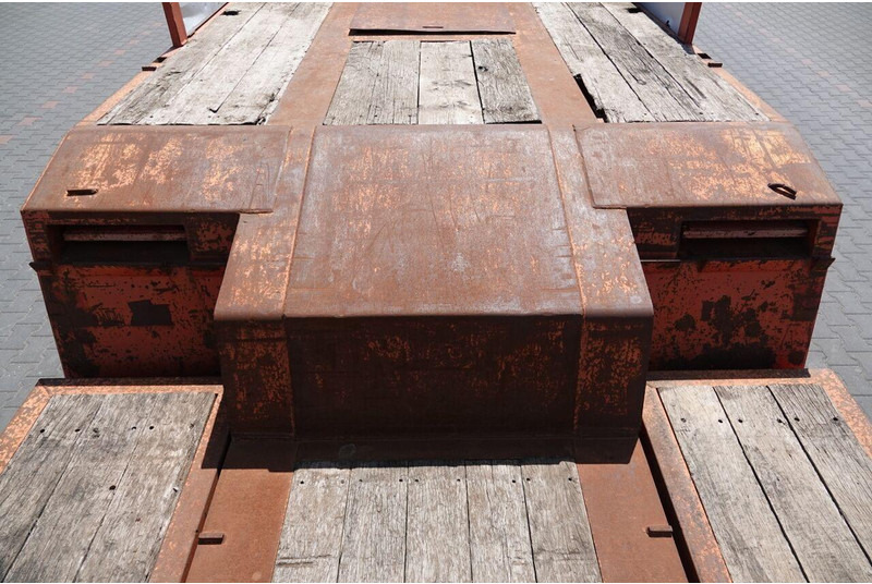 Low loader semi-trailer Trax NACZEPA LAWETA / NISKOPODWOZIE / NAJAZDY HYDRAULICZNE / OŚ SKRĘ: picture 17 Low loader semi-trailer Trax NACZEPA LAWETA / NISKOPODWOZIE / NAJAZDY HYDRAULICZNE / OŚ SKRĘ: picture 17