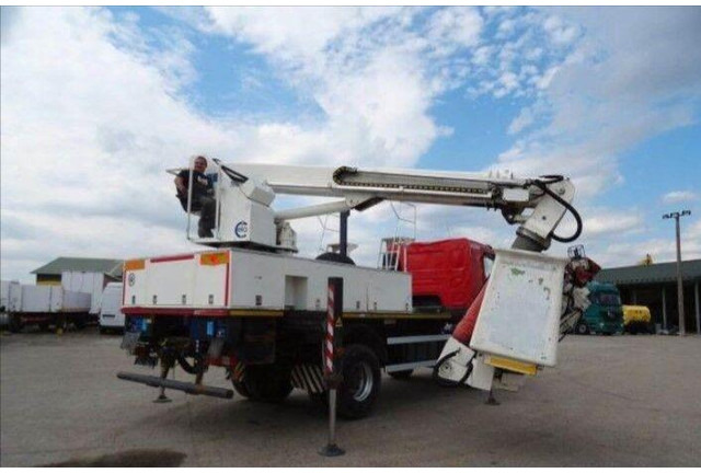 Renault KERAX 410.19 4x4 Emelőkosaras Cela 17m - Truck, Crane truck: picture 5 Renault KERAX 410.19 4x4 Emelőkosaras Cela 17m - Truck, Crane truck: picture 5