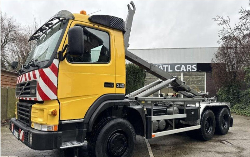Volvo FM12 6x6 Hook lift - Hook lift truck: picture 3 Volvo FM12 6x6 Hook lift - Hook lift truck: picture 3