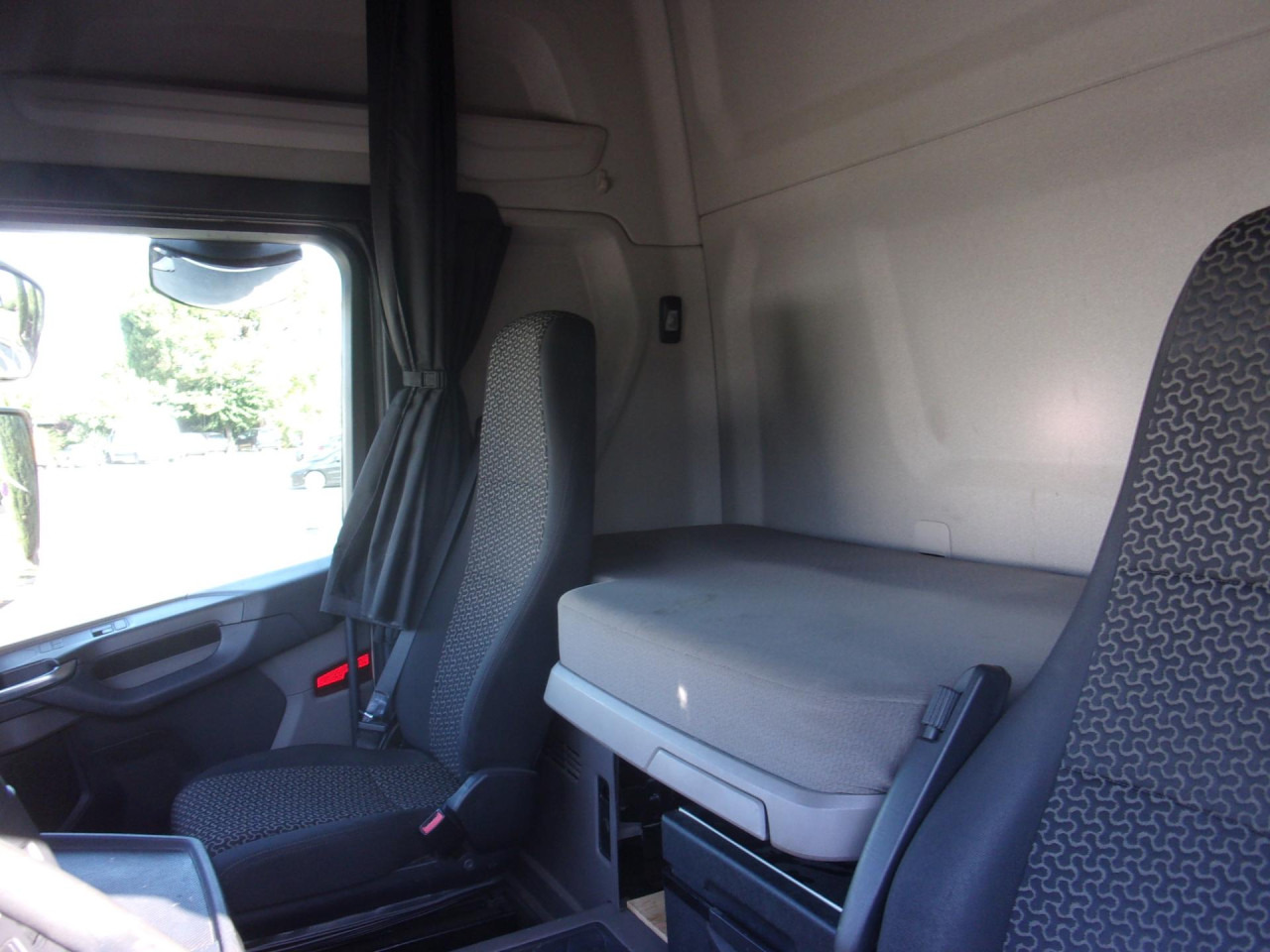 SCANIA R 450 A4x2NA - Tractor unit: picture 2 SCANIA R 450 A4x2NA - Tractor unit: picture 2