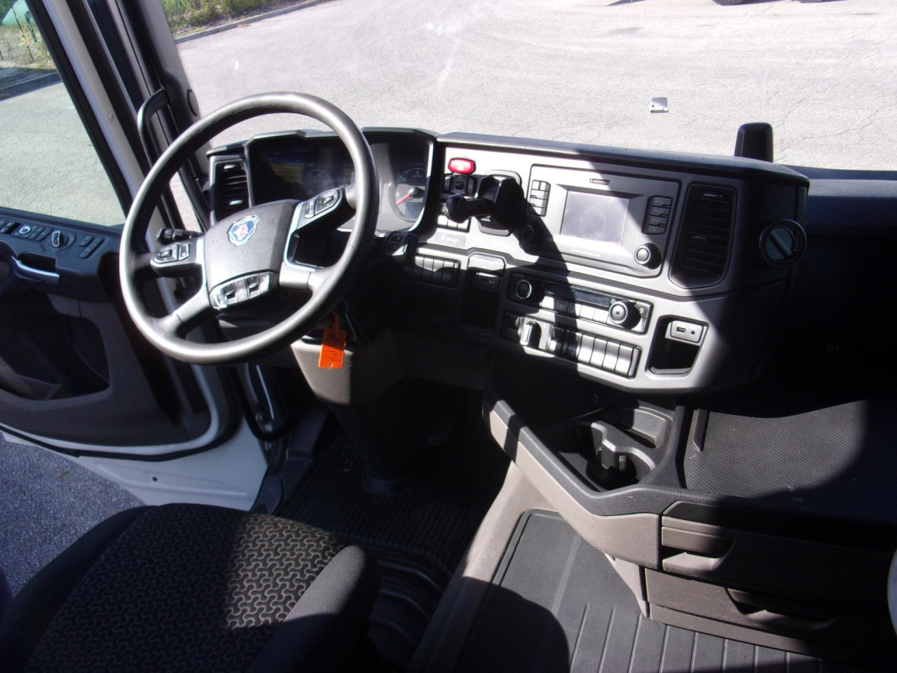 SCANIA R 450 A4x2NA - Tractor unit: picture 3 SCANIA R 450 A4x2NA - Tractor unit: picture 3