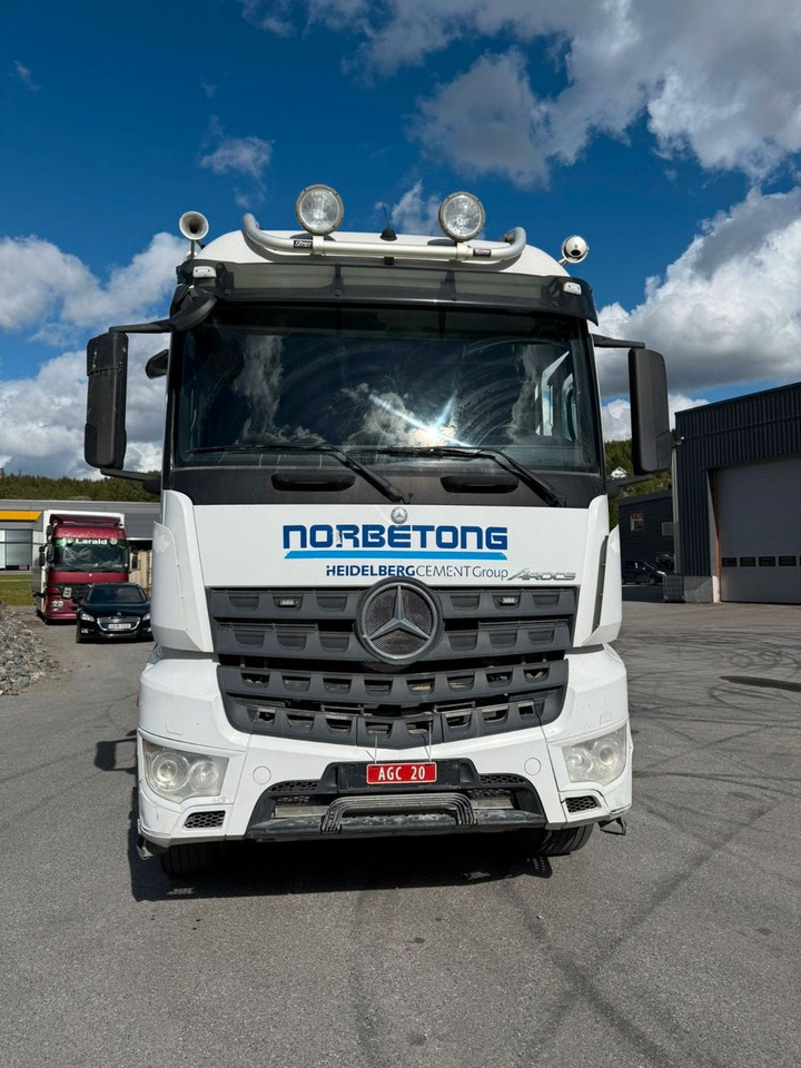 Mercedes-Benz 3251 / 9 m3 mixer + Liebher 12+4 - Concrete mixer truck: picture 2 Mercedes-Benz 3251 / 9 m3 mixer + Liebher 12+4 - Concrete mixer truck: picture 2