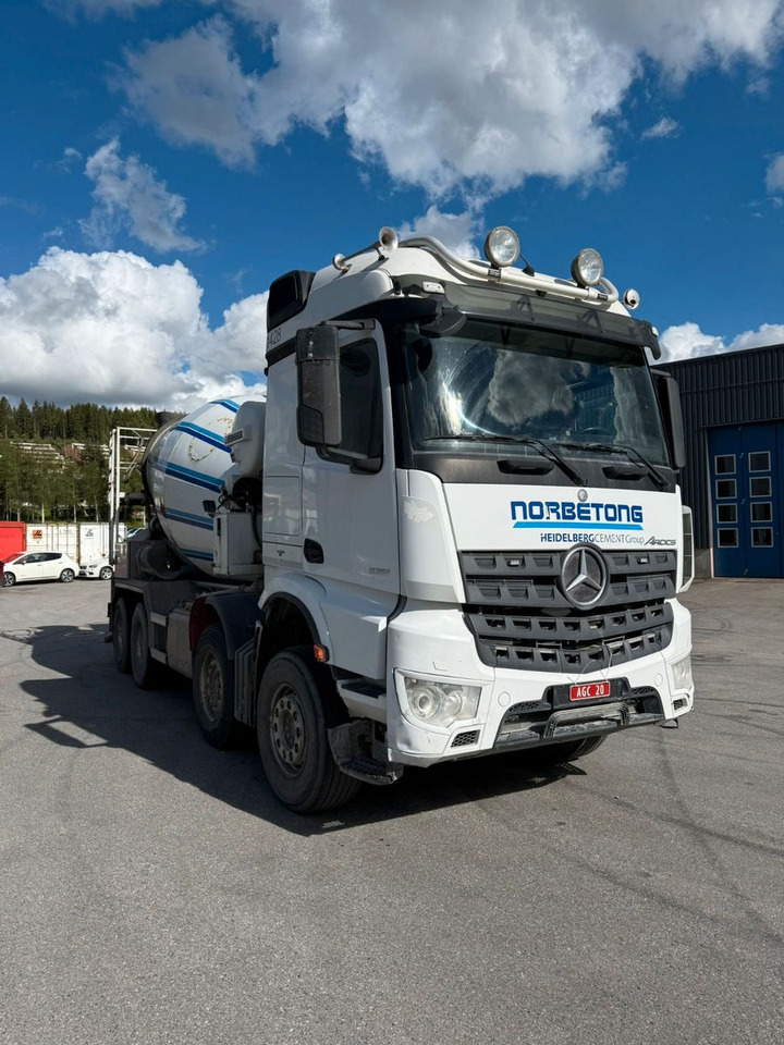 Mercedes-Benz 3251 / 9 m3 mixer + Liebher 12+4 - Concrete mixer truck: picture 1 Mercedes-Benz 3251 / 9 m3 mixer + Liebher 12+4 - Concrete mixer truck: picture 1