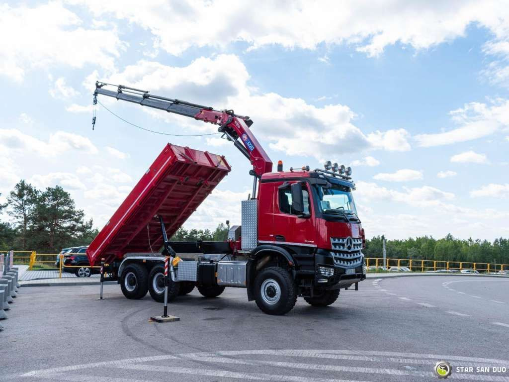 Mercedes-Benz AROCS 3345 6x6 HMF 3220 Winch Crane Tipper - Tipper: picture 5 Mercedes-Benz AROCS 3345 6x6 HMF 3220 Winch Crane Tipper - Tipper: picture 5