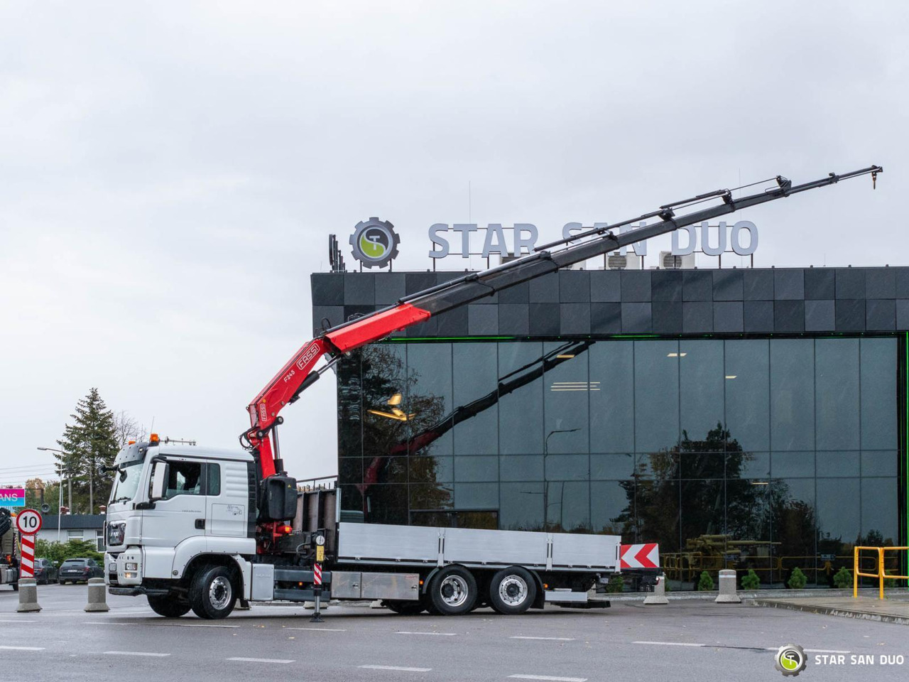 - Crane truck: picture 3 - Crane truck: picture 3