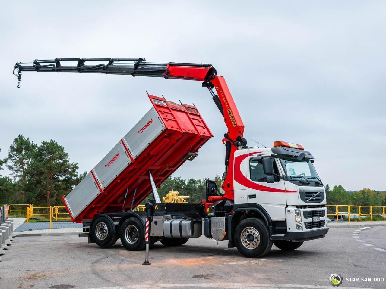 - Crane truck: picture 2 - Crane truck: picture 2