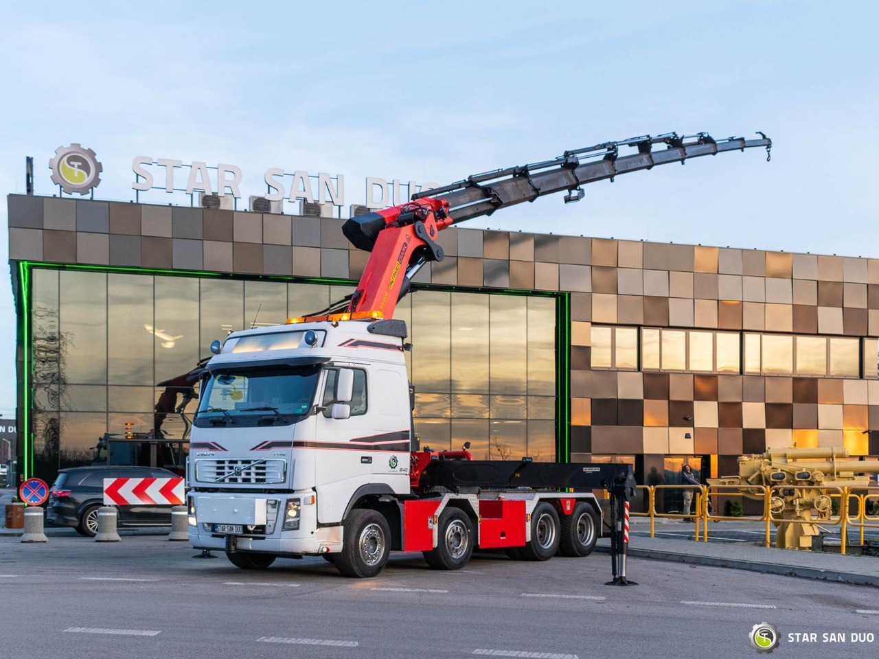 - Crane truck: picture 1 - Crane truck: picture 1