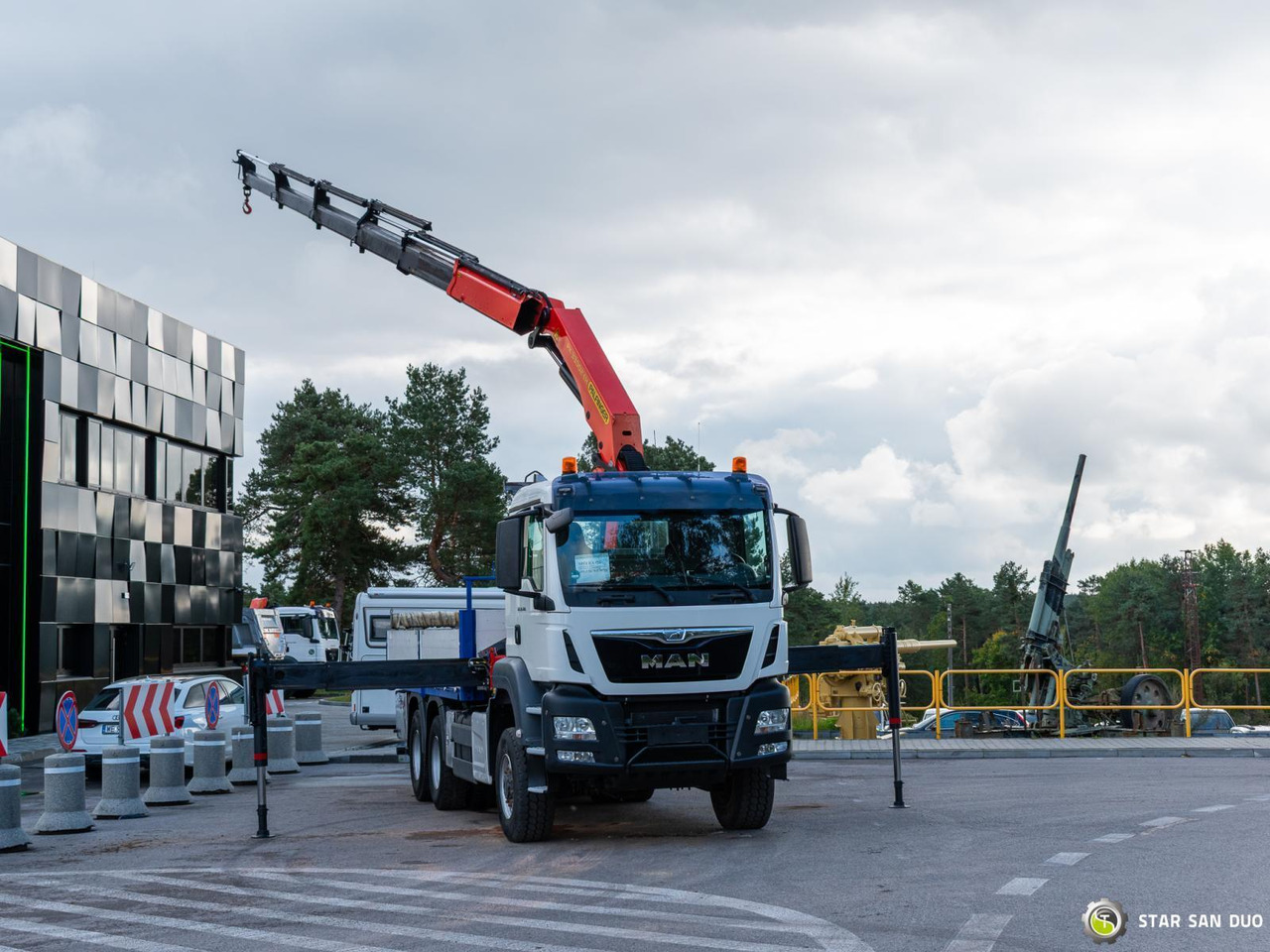 - Crane truck: picture 3 - Crane truck: picture 3