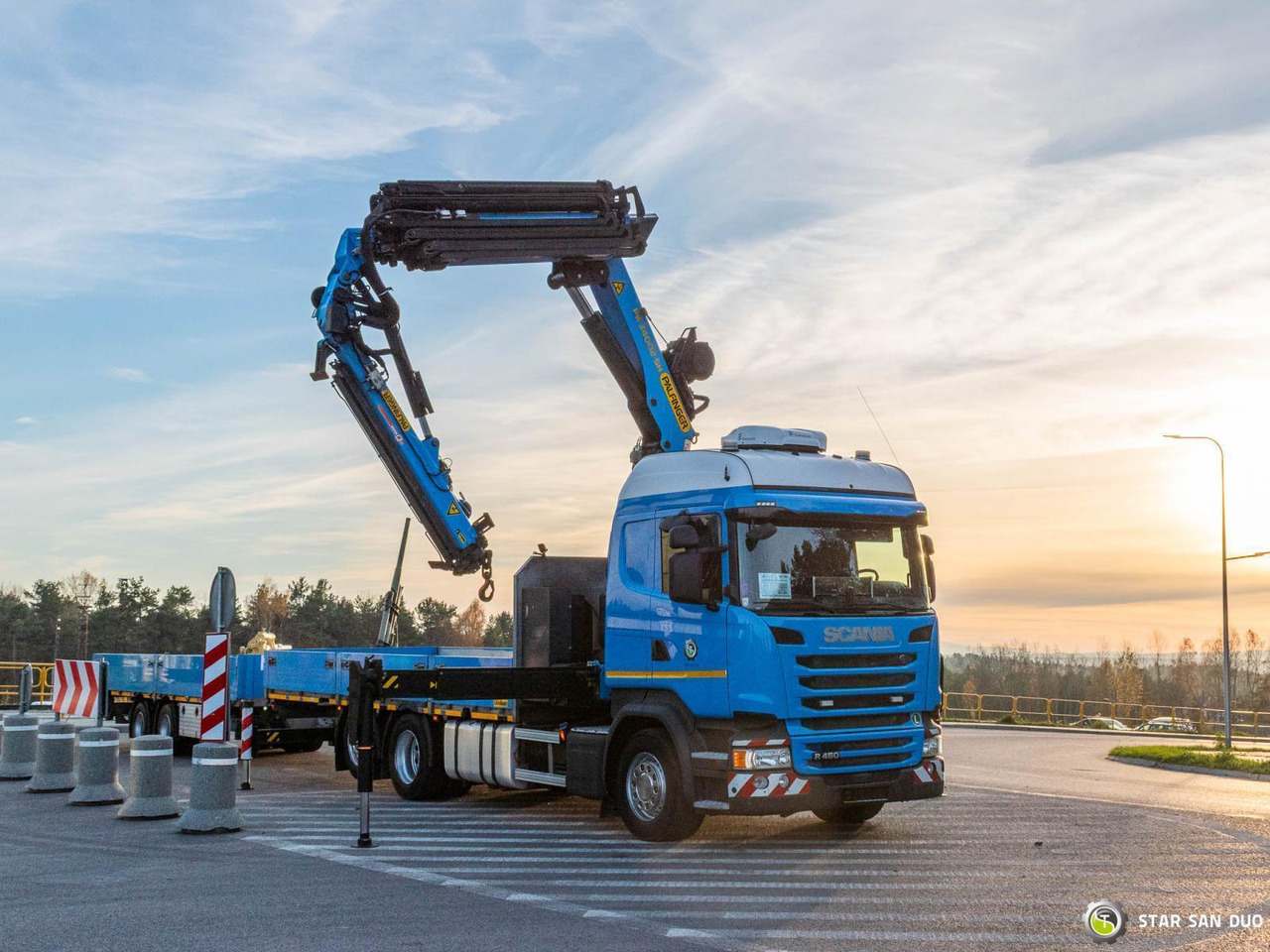 - Crane truck: picture 2 - Crane truck: picture 2