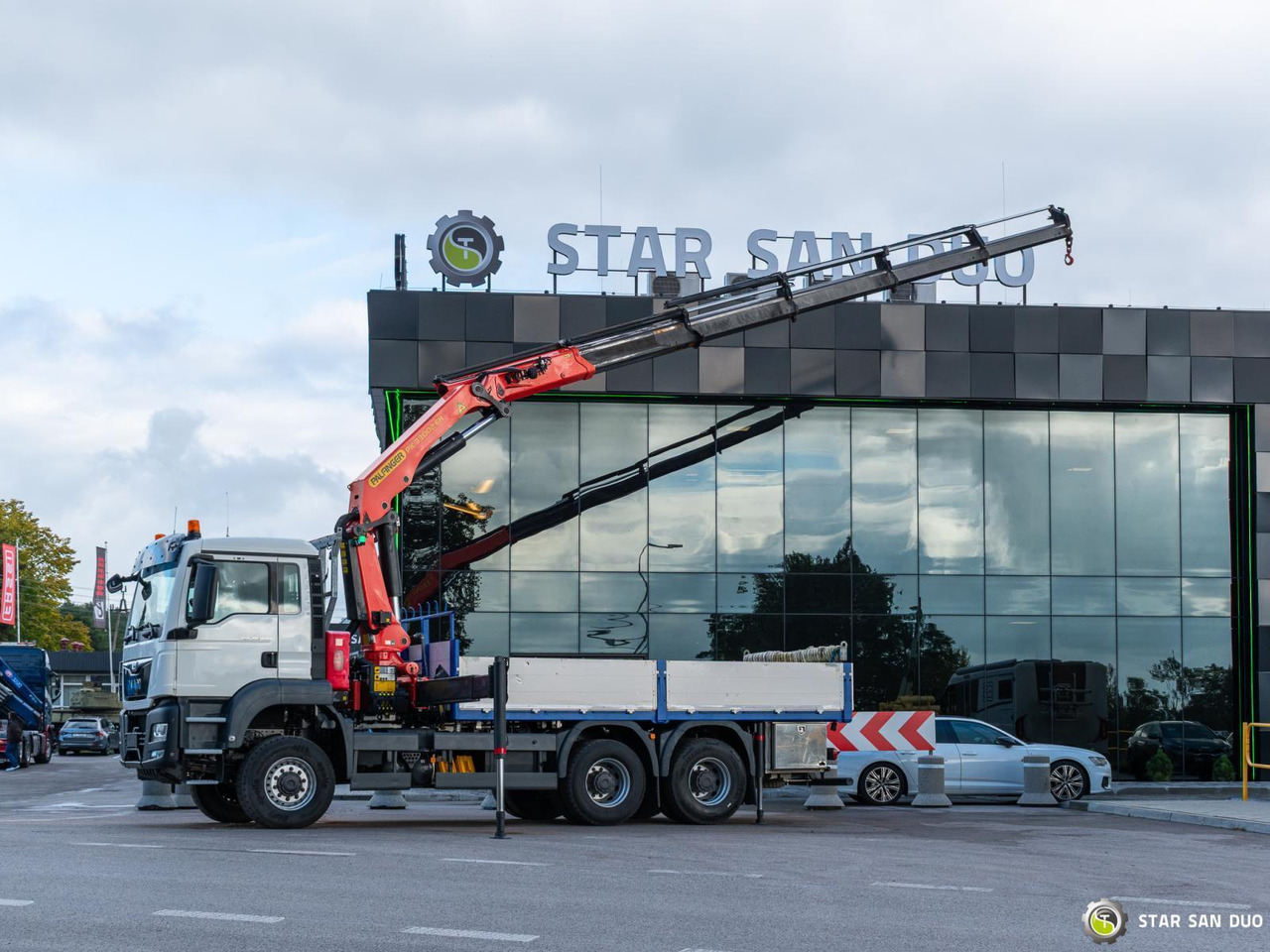 - Crane truck: picture 4 - Crane truck: picture 4
