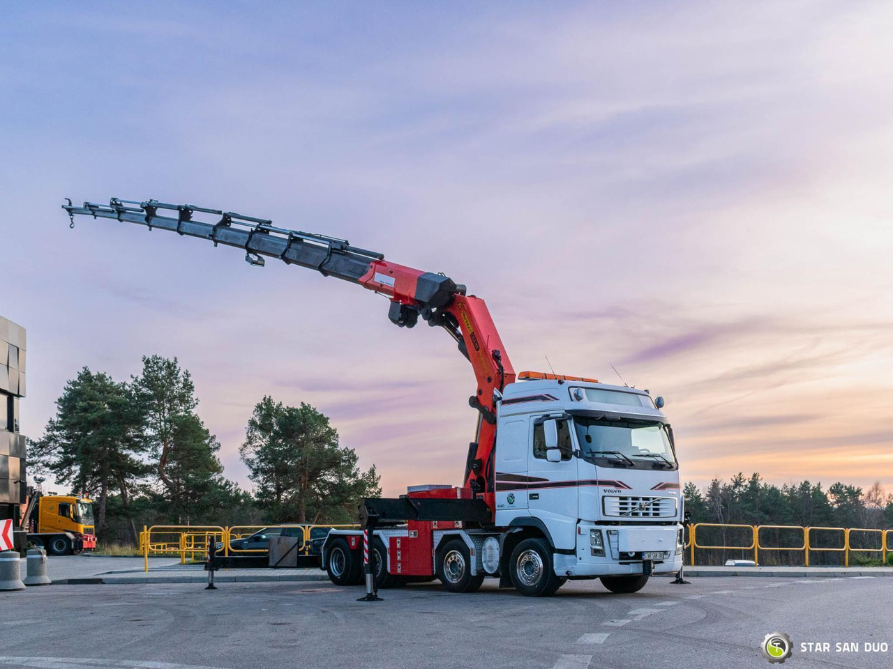 - Crane truck: picture 2 - Crane truck: picture 2