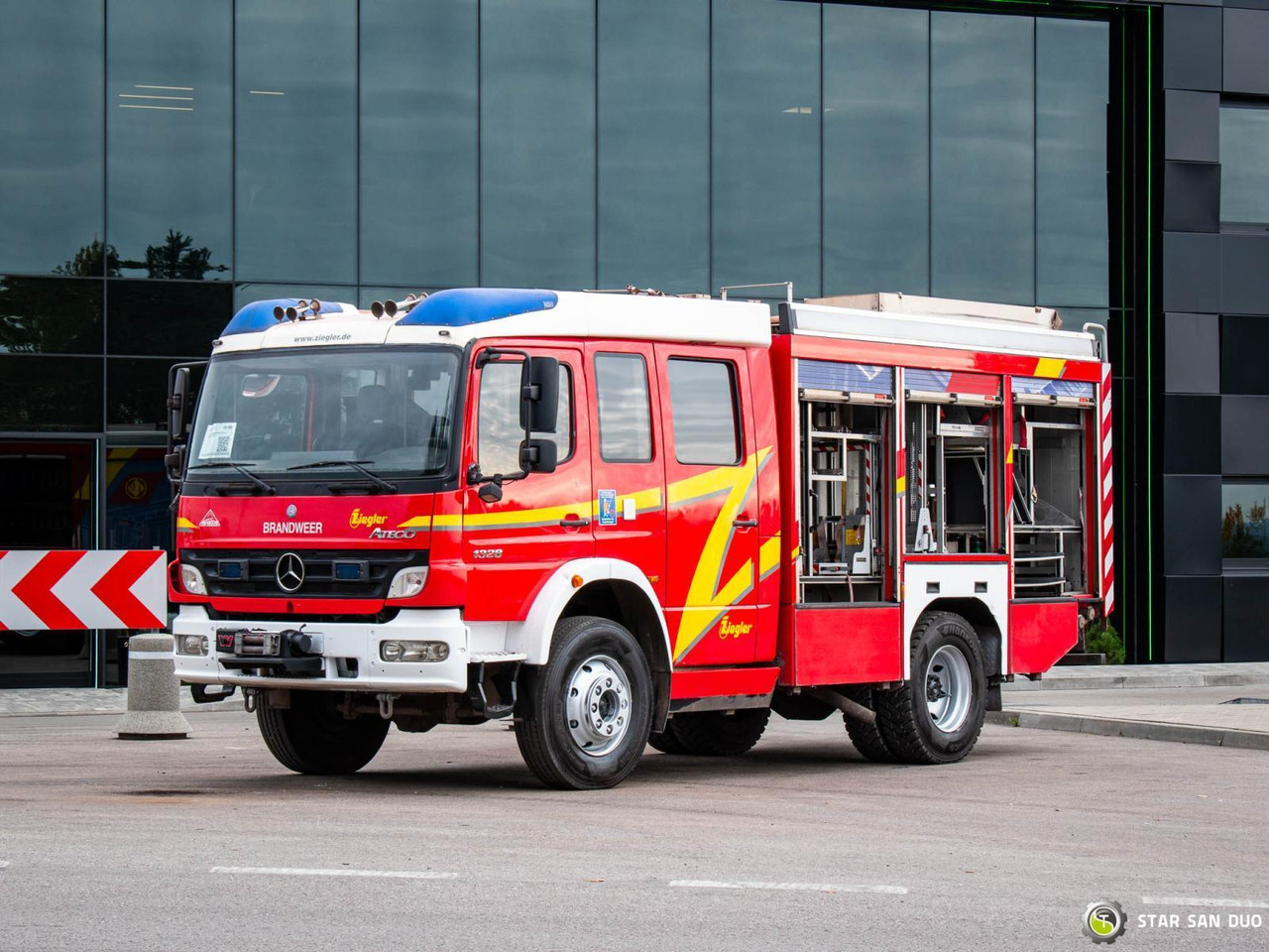- Fire truck: picture 2 - Fire truck: picture 2