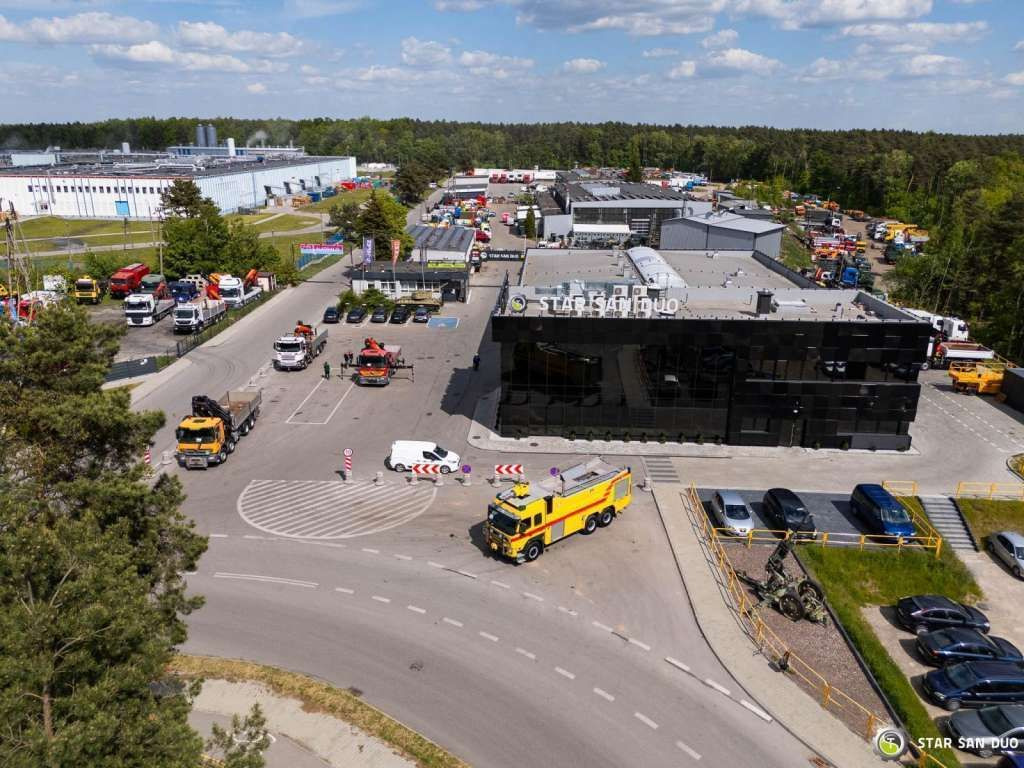 Volvo FM 460 6x6 Rosenbauer Fire Truck LSP Water Tank - Truck: picture 2 Volvo FM 460 6x6 Rosenbauer Fire Truck LSP Water Tank - Truck: picture 2
