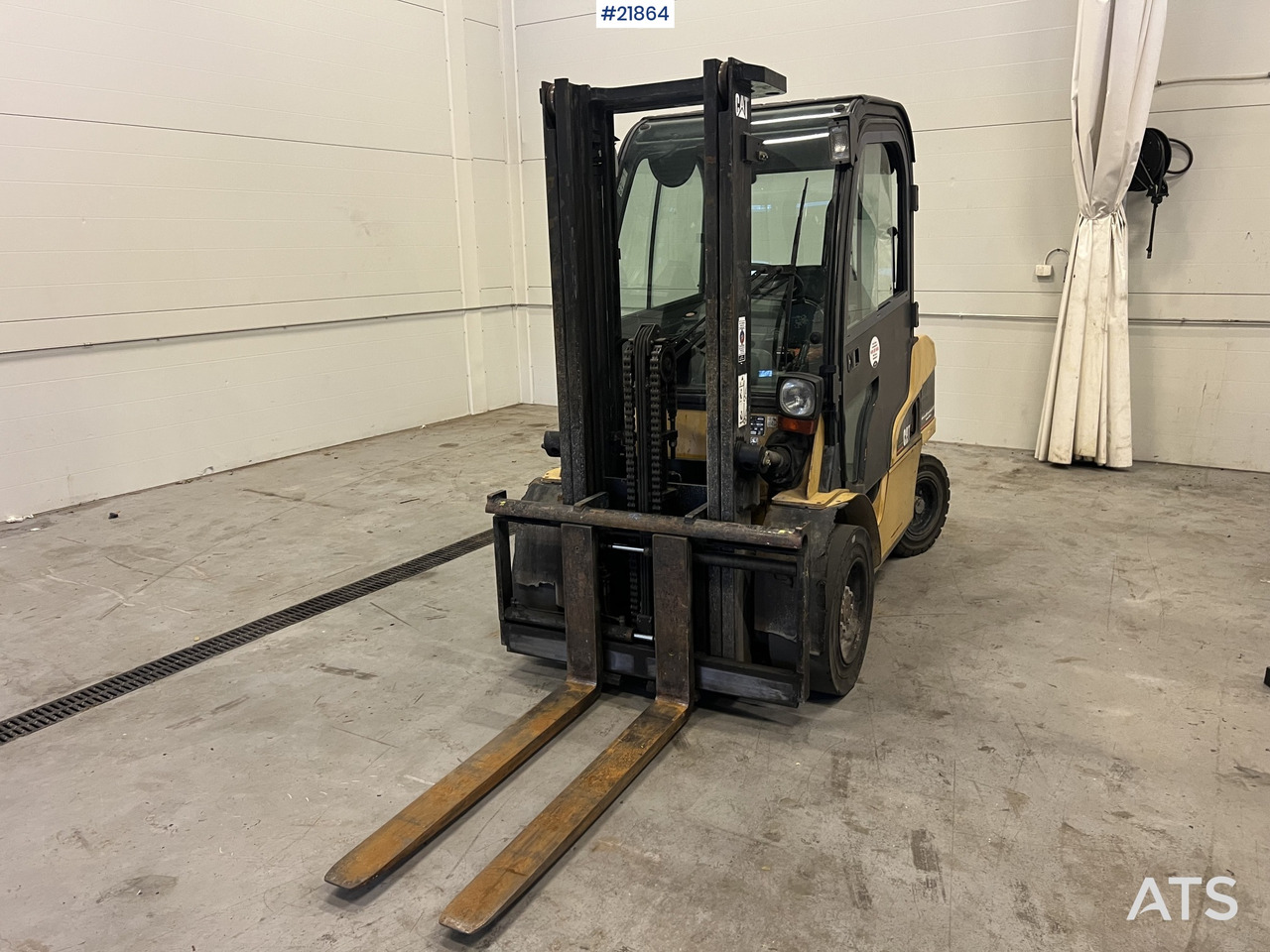 CAT DP30N truck - Diesel forklift: picture 2 CAT DP30N truck - Diesel forklift: picture 2