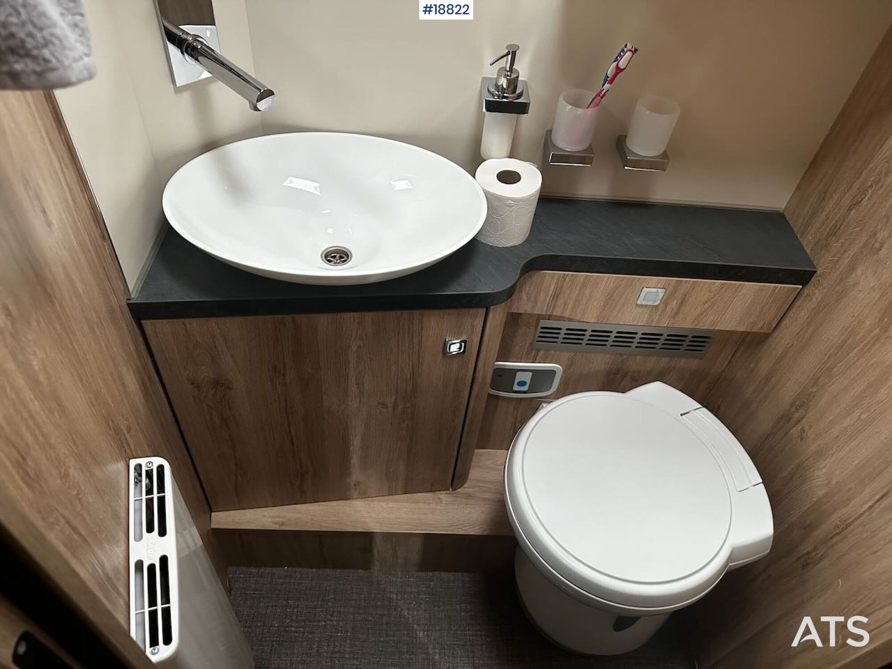 Semi-integrated motorhome Eura MOBIL PROFILA 726 QF: picture 35