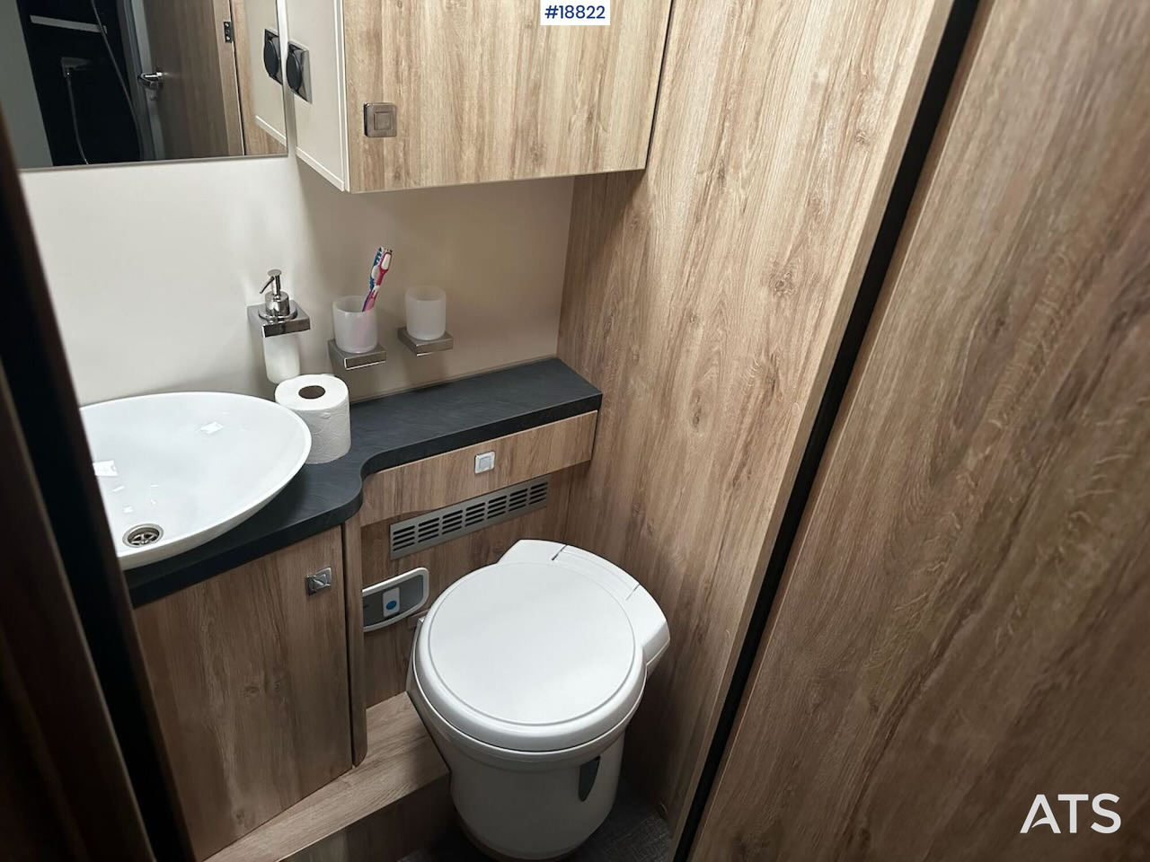 Semi-integrated motorhome Eura MOBIL PROFILA 726 QF: picture 33