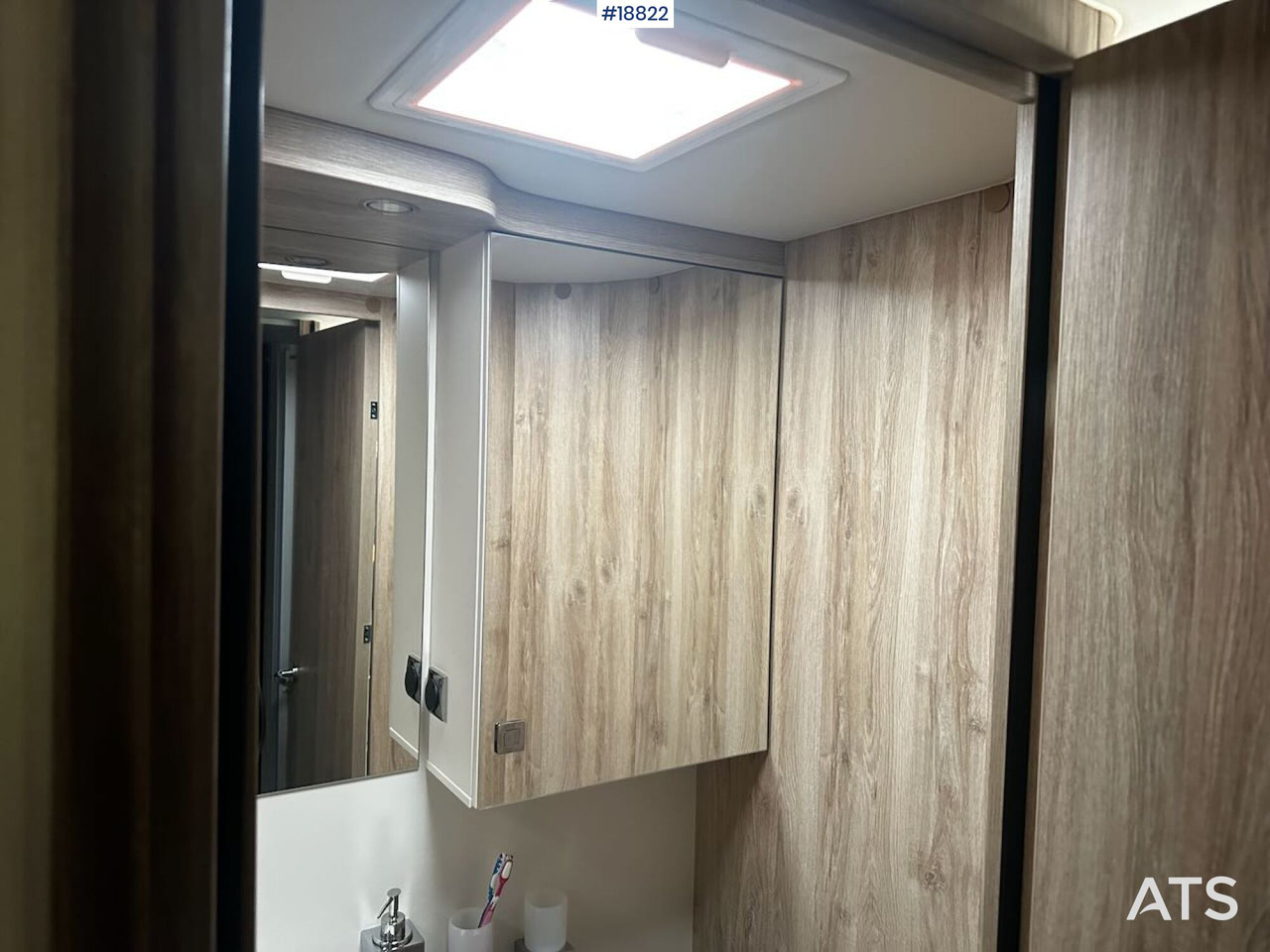 Semi-integrated motorhome Eura MOBIL PROFILA 726 QF: picture 34